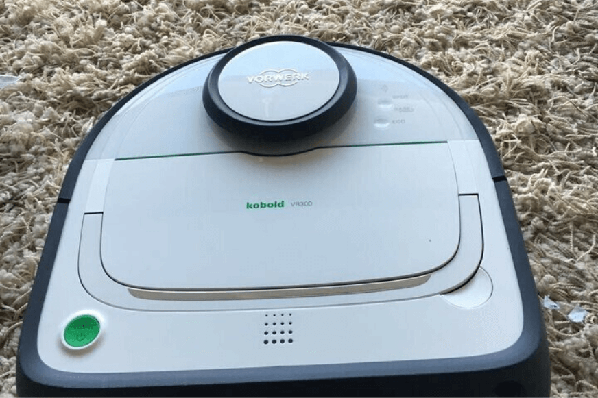 Die Absaugstation des Vorwerk Kobold VR7 ist in der Nahaufnahme zu sehen.
